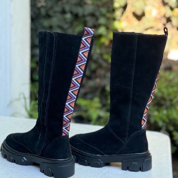 FARM Rio Boots Women's 7.5 Black Tall Suede Lug
Sole Boots with Embroidery NWOT - Picture 2 of 10